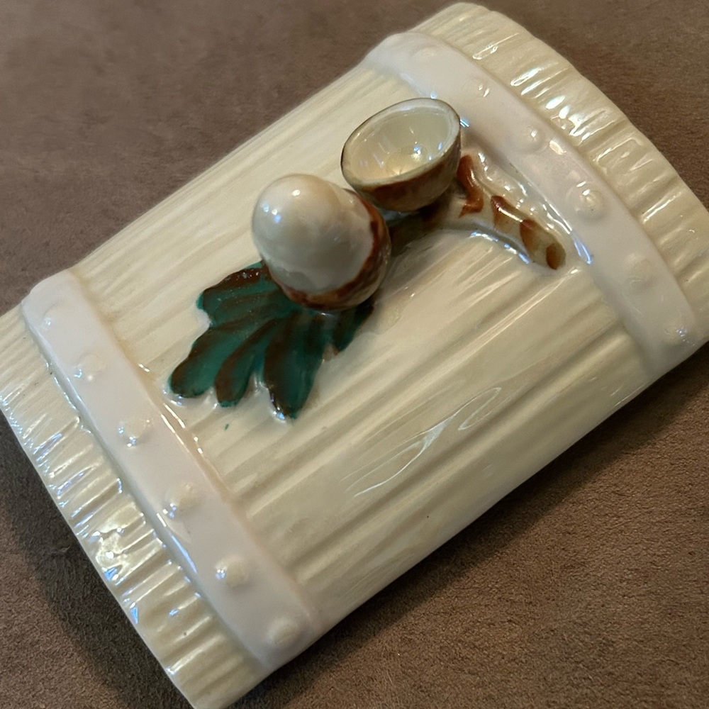 Vintage Belleek Acorn Lidded Box - Picture 9 of 15
